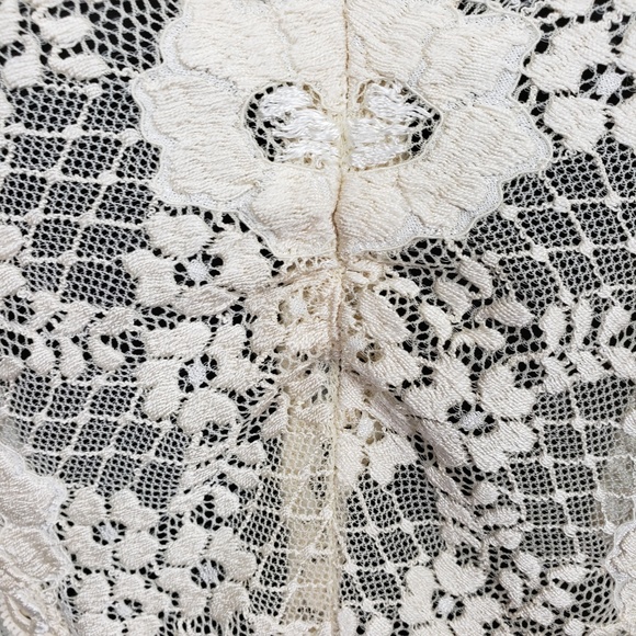 BANANA REPUBLIC lace top - Picture 2 of 5